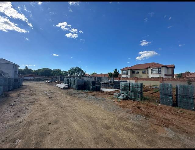 3 BEDROOM SECTIONAL TITLE FOR SALE IN WATERVAL EAST